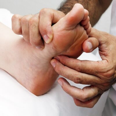 Devenir praticien en réflexologie plantaire : une formation accessible et porteuse de sens