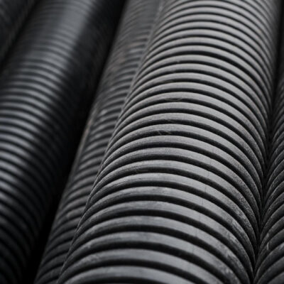 Tuyauteries et systèmes d’échappement : pourquoi faire confiance à un fabricant spécialisé ?